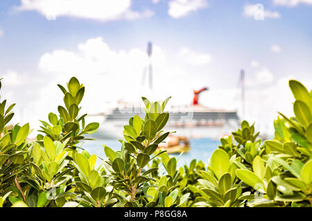 San Tommaso, Isole Vergini degli Stati Uniti - 01 Aprile 2014: Carnevale Crociera Liberty nave ormeggiata in Saint Thomas Cruise Terminal Portuali Foto Stock