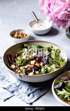 Waldorf Insalata di pollo essendo preparato Foto Stock