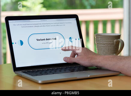 Risultati di un home test del DNA (23andMe) mostra che l uomo ha almeno una variante nel suo DNA che conduce al sovraccarico di ferro disordine, emocromatosi Foto Stock