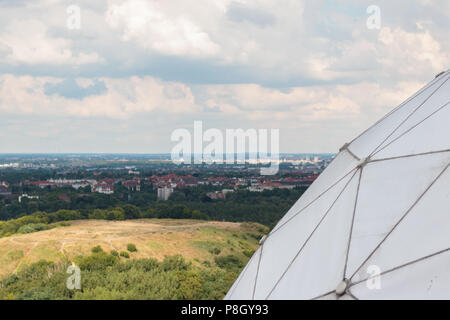 Berlino, Germania - Luglio 2017: abbandonati NSA field station / stazione di ascolto su Teufelsberg a Berlino, Germania Foto Stock