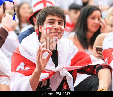 Millennium Square, Leeds, Regno Unito. 11 luglio 2018 , Millennium Square, Leeds, Inghilterra; Fifa World Cup Semi-Final Croatia v Inghilterra vivo grande schermo la visualizzazione in Millennium Square Leeds; Inghilterra fan dicendo la sua intenzione di essere ok Credito: News immagini /Alamy Live News Foto Stock