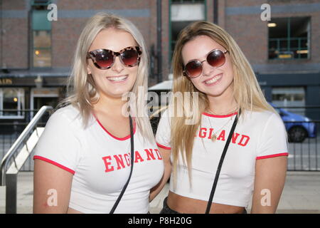 Newcastle, Regno Unito. 11 Luglio, 2018. World Cup Fever grips Inghilterra. Tifosi inglesi a Times Square a Newcastle upon Tyne & strade di Newcastle. Newcastle upon Tyne, Regno Unito. 11 Luglio, 2018. Credito: David Whinham/Alamy Live News Foto Stock