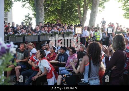 Londra, 11 Luglio 2018: Inghilterra tifosi guardare i loro team play Croazia su un grande schermo in Trafalgar Tavern pub di Greenwich,a sud-est di Londra. Credito: Claire Doherty/Alamy Live News Foto Stock