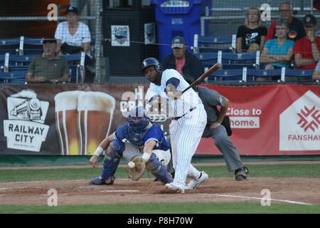 London Majors battere i Guelfi Royals Foto Stock