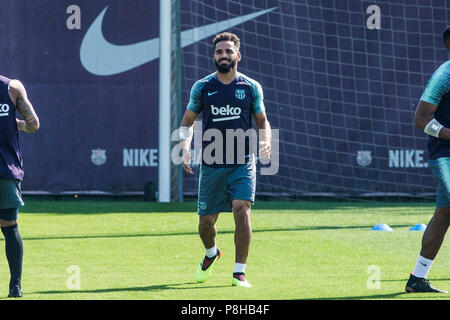 Luglio 12, 2018 - Douglas Pereira da Brasil del FC Barcelona durante il primo FC Barcellona sessione di formazione del 2018/2019 La Liga pre stagione nella Ciutat Esportiva Joan Gamper, Barcellona il 11 di luglio del 2018. Credito: Xavier Bonilla/AFP7/ZUMA filo/Alamy Live News Foto Stock