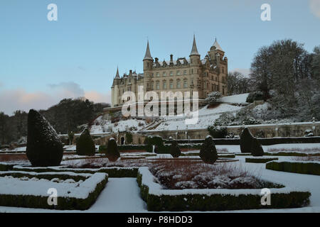 Oriente elevazione di Dunrobin Castle nelle Highlands scozzesi, REGNO UNITO Foto Stock