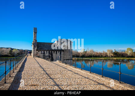 Famoso Ponte di Avignone chiamato anche Pont Saint-Benezet a Avignon Francia Foto Stock