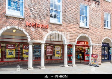 High Wycombe, Regno Unito - 3° giugno 2018: Islanda il negozio di alimentari in strada alta. La catena di supermercati è basata in Galles. Foto Stock