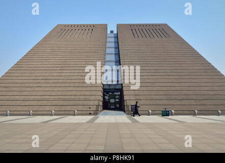 Imponente piramide di civile cinese Memoriale di guerra per il fiume Yangtze attraversa a Hefei Foto Stock