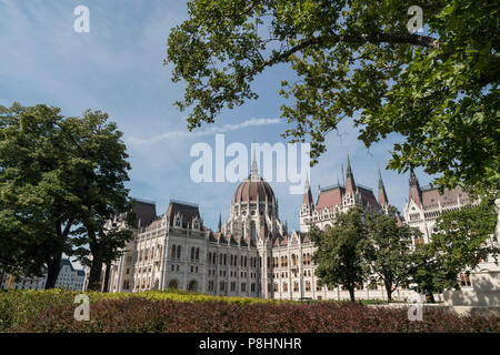 Il Parlamento ungherese edificio sulla piazza Kossuth a Budapest, Ungheria Foto Stock