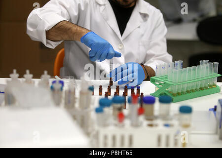 Un laboratorio è una struttura che offre condizioni controllate in cui scientifici o tecnologici di ricerca, esperimenti. Foto Stock