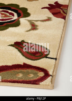 Ornamento orientale rug isolati su sfondo bianco. Foto Stock