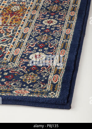 Ornamento orientale rug isolati su sfondo bianco. Foto Stock