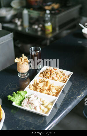 Al Toke Pez street food bar, Lima, Perù. Foto Stock