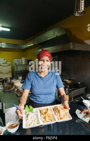 Al Toke Pez street food bar, Lima, Perù. Foto Stock