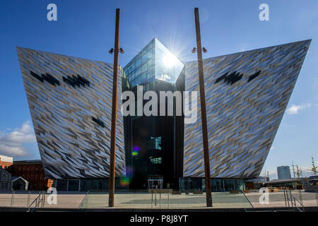 Titanic Museum, architetto Eric Kuhne Titanic Quarter, Facciata Nord, Belfast Antrim, Irlanda del Nord, Regno Unito Foto Stock