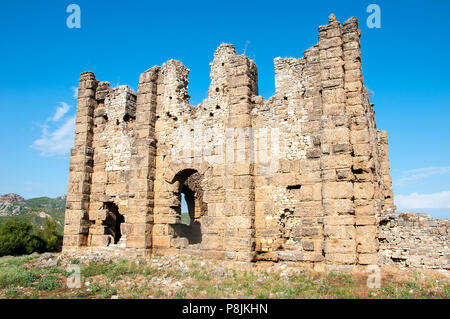 Le antiche rovine intorno di Aspendos antica città di Antalya, Turchia Foto Stock