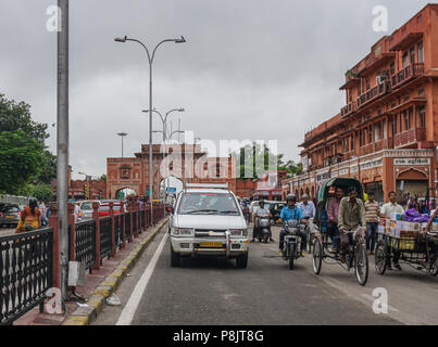 Jaipur, India - 1 Nov 2015. Street a Jaipur, India. Jaipur è il capitale e la più grande città dello stato indiano del Rajasthan in India occidentale. Foto Stock