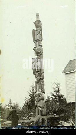 . 556 Tlingit totem pole noto come Raven Totem, Wrangell, Alaska, ca1897 (LAROCHE 269) Foto Stock