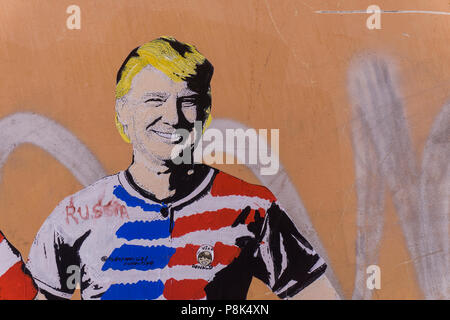 Roma, Italia - 20 giugno 2018: Graffiti del presidente degli Stati Uniti, Donald Trump su una parete a Roma Foto Stock
