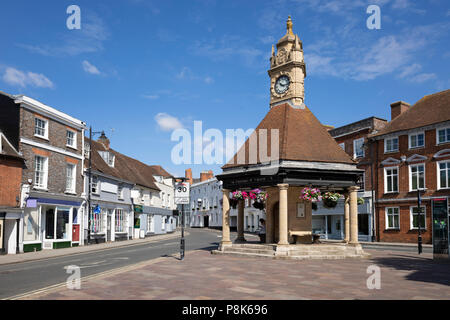 La Torre dell Orologio e la Broadway, Newbury, West Berkshire, Inghilterra, Regno Unito, Europa Foto Stock