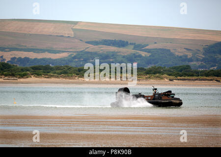 Royal Marines Landing Craft Air Cushion (LCAC) utilizzato dai marines per il movimento ad alta velocità di 16 completamente equiped le truppe e i due equipaggi. Foto Stock