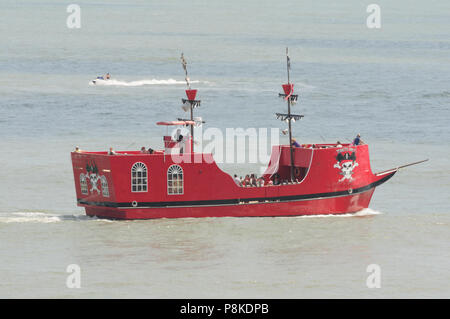 Virginia Beach, VA-Agosto 31, 2017: imbarcazione pirata nell'oceano a Virginia Beach del Memorial Day Foto Stock