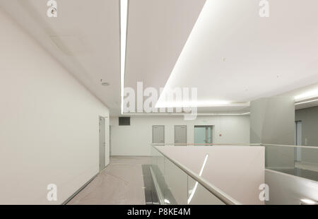 Mosca - Ottobre 15. L'ufficio vuoto di Olympic scuola riserva prende il suo primo visitatore su ottobre 15, 2015 a Mosca Foto Stock
