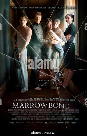 Marrowbone (2017) (El secreto de Marrowbone) diretto da Sergio G. Sánchez e interpretato da George MacKay, Anya Taylor-Joy e Charlie Heaton. Una famiglia britannica sposta in America rurale ma di scoprire più di essi affare per Marrowbone in casa. Foto Stock