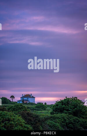 Bellissimo tramonto colorato sul Cornish Coast vicino a St. Ives, Cornwall, Regno Unito Foto Stock