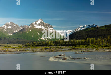 Luce della Sera su Chugach Mountains e Lowe fiume vicino a Valdez Southcental in Alaska. Foto Stock