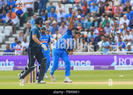 Trent Bridge, Nottingham, Inghilterra, Regno Unito. 12 luglio 2018. 1° ODI, Royal London One-Day Inghilterra serie v India; Alessio Yadav dell India balle Credito: News immagini /Alamy Live News Foto Stock