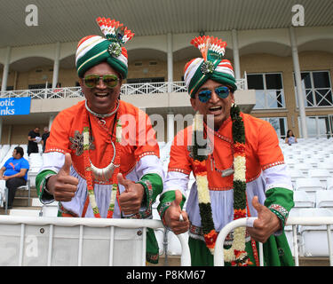 Trent Bridge, Nottingham, Inghilterra, Regno Unito. 12 luglio 2018. 1° ODI, Royal London One-Day Inghilterra serie v India; India ventilatori in pieno credito abito: News immagini /Alamy Live News Foto Stock