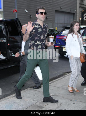 NEW YORK, NY Luglio 12: Zachary Quinto a Good Morning America promuovendo la Broadway giocare con i ragazzi della band su luglio 12, 2018 a New York City. Credito: RW/MediaPunch Foto Stock