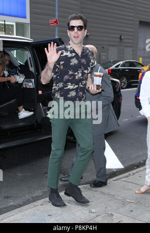 NEW YORK, NY Luglio 12: Zachary Quinto a Good Morning America promuovendo la Broadway giocare con i ragazzi della band su luglio 12, 2018 a New York City. Credito: RW/MediaPunch Foto Stock