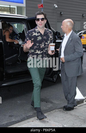 NEW YORK, NY Luglio 12: Zachary Quinto a Good Morning America promuovendo la Broadway giocare con i ragazzi della band su luglio 12, 2018 a New York City. Credito: RW/MediaPunch Foto Stock