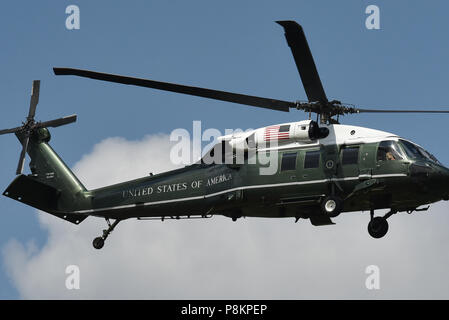 Regents Park, London, Regno Unito. 12 luglio 2018. Helicopters presso il Regent's Park Residence dell'ambasciatore statunitense come il Presidente arriva. Credito: Matteo Chattle/Alamy Live News Foto Stock