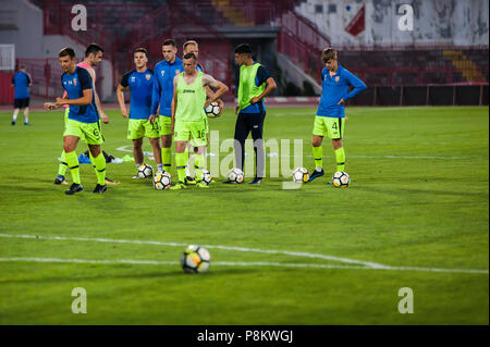 Karadjordje Stadium, Vojvodina, Serbia. 12 Luglio, 2018. UEFA Europa League calcio, primo turno di qualificazione, prima gamba, Spartak Subotica versus Coleraine FC; il team di Coleraine FC warm up prima della partita Credito: Azione Sport Plus/Alamy Live News Foto Stock