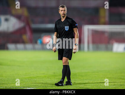 Karadjordje Stadium, Vojvodina, Serbia. 12 Luglio, 2018. UEFA Europa League calcio, primo turno di qualificazione, prima gamba, Spartak Subotica versus Coleraine FC; arbitro Aleksei Matiunin della Russia orologi credito di gioco: Azione Plus sport/Alamy Live News Foto Stock