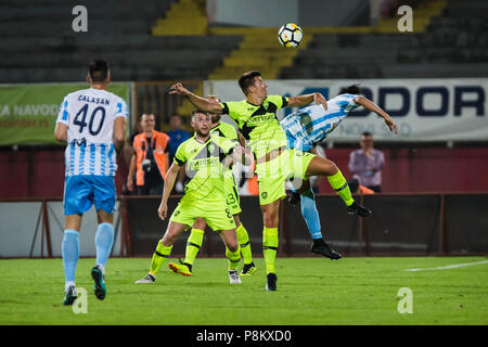 Karadjordje Stadium, Vojvodina, Serbia. 12 Luglio, 2018. UEFA Europa League calcio, primo turno di qualificazione, prima gamba, Spartak Subotica versus Coleraine FC; Centrocampista Brad Lione di Coleraine FC sfide per il credito della testata: Azione Plus sport/Alamy Live News Foto Stock