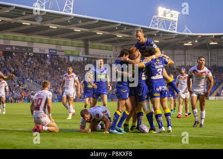 Halliwell Jones Stadium, Warrington, Regno Unito. 12 Luglio, 2018. Betfred Super League Rugby, Warrington lupi versus Catalans Dragons; Warrington celebrare scroing a provare a credito: Azione Sport Plus/Alamy Live News Foto Stock