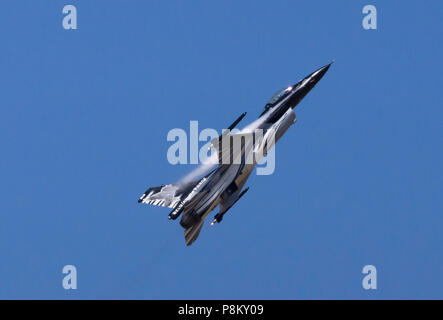 Fairford, Gloucestershire, UK. 12 luglio 2018. Aeromobile arriva per il 2018 air show che si svolge su 3 giorni (XIII e XV Luglio). Gli inviti sono andati a airforces in tutto il mondo, molti hanno accettato e il display e supporto aeromobili sono ben in arrivo tutti i giorni della settimana Alcuni basta fare un flypast e terra ma sevaral fantastici schermi sono stati messi su. Foto Stock