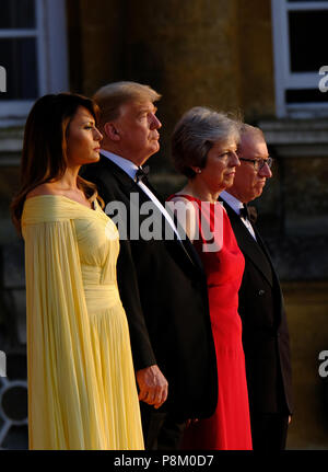 Oxfordshire, Regno Unito. 12 Luglio, 2018. Il primo ministro Theresa Maggio del Regno Unito ospita presidente Donald Trump degli Stati Uniti d'America presso il Palazzo di Blenheim Credito: Rachel Megawhat/Alamy Live News Foto Stock