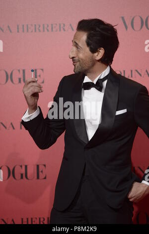 Madrid, Spagna. 12 Luglio, 2018. ADRIEN BRODY con un lecca-lecca alla Vogue trentesimo anniversario festa a casa Velazquez a Madrid. Credit: Jack Abuin/ZUMA filo/Alamy Live News Foto Stock