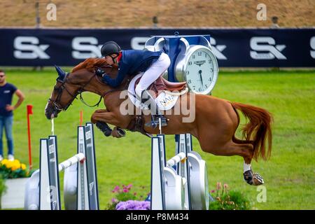 Fontainebleu, Francia. 12 Luglio, 2018. Harry Charles riding Vivaldi Du Dom. GBR. 2° concorso. Giovani Piloti. 1,50m. Longines Europeo FEI YR J CH campionato. Showjumping. Le Grand Parquet. Fontainebleu. La Francia. 12/07/2018. Credito: Sport In immagini/Alamy Live News Foto Stock