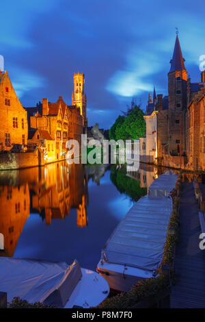 Torre Belfort da Rozenhoedkaai in Bruges Foto Stock