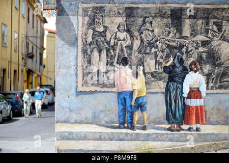 FONNI, Italia - 21 Maggio 2014: murales dipinti a muro a Fonni, Sardegna, Italia Foto Stock