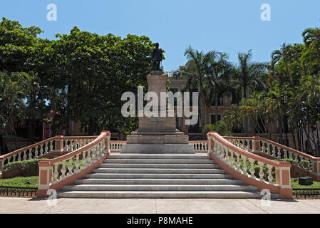 : La statua del generale Cepeda Peraza nel parco Hidalgo, Merida, Messico Foto Stock