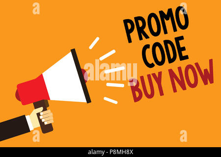 Testo della scrittura del codice promo acquista adesso. Concetto significato dare grande sconto immettendo parole speciali simbolo di avvertimento allarmante annuncio segno degli altoparlanti Foto Stock