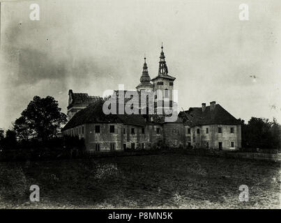 . 588 Zerschossene Kirche und Kloster im Ort Paradyz. Die Kirche diente als russischer Beobachtungsstand. (BildID 15589811) Foto Stock